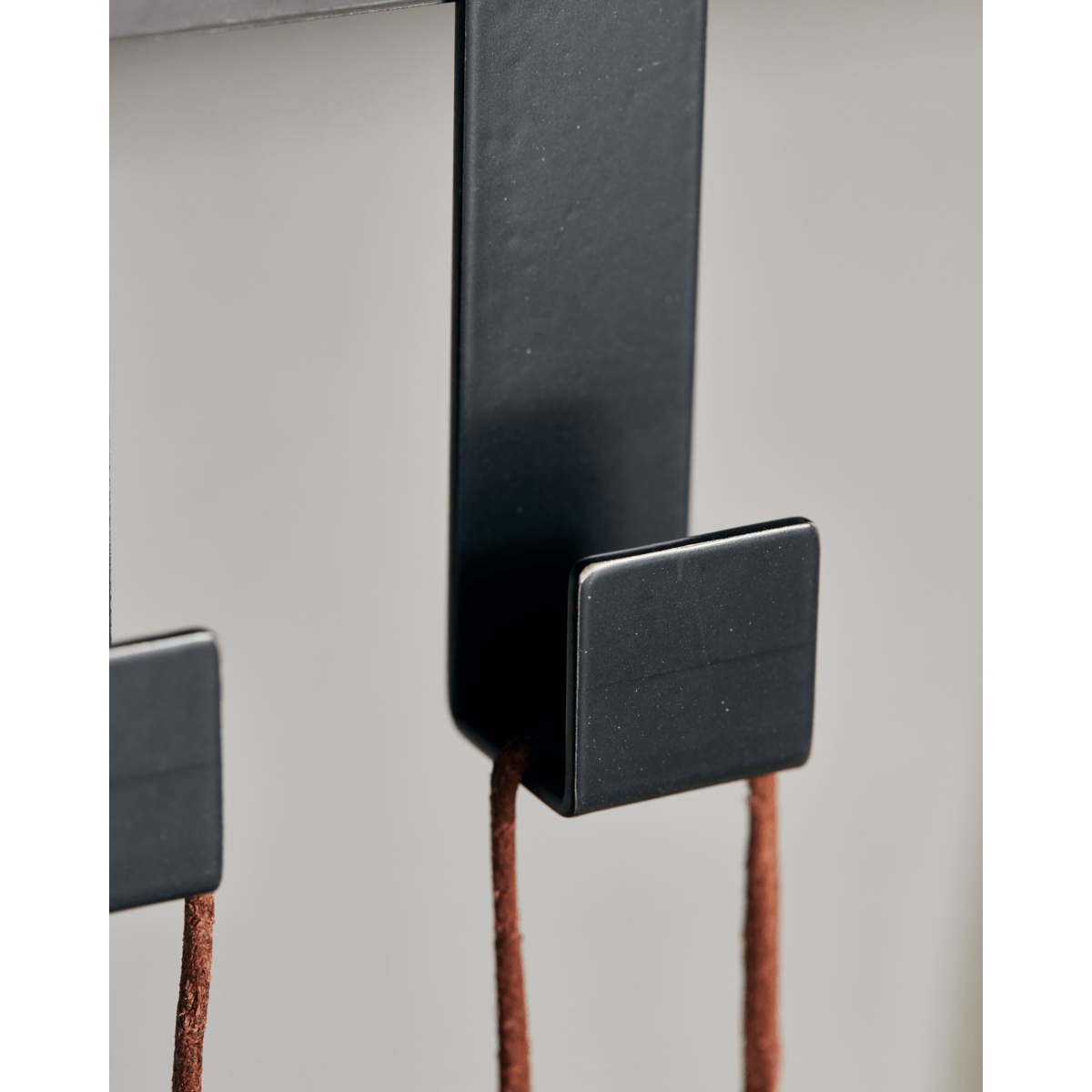 Krogholder til hyldesystem, HDFari, Sort - 85,5 cm - Sort